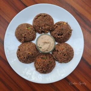 An image of instant ragi idli with peanut chutney.