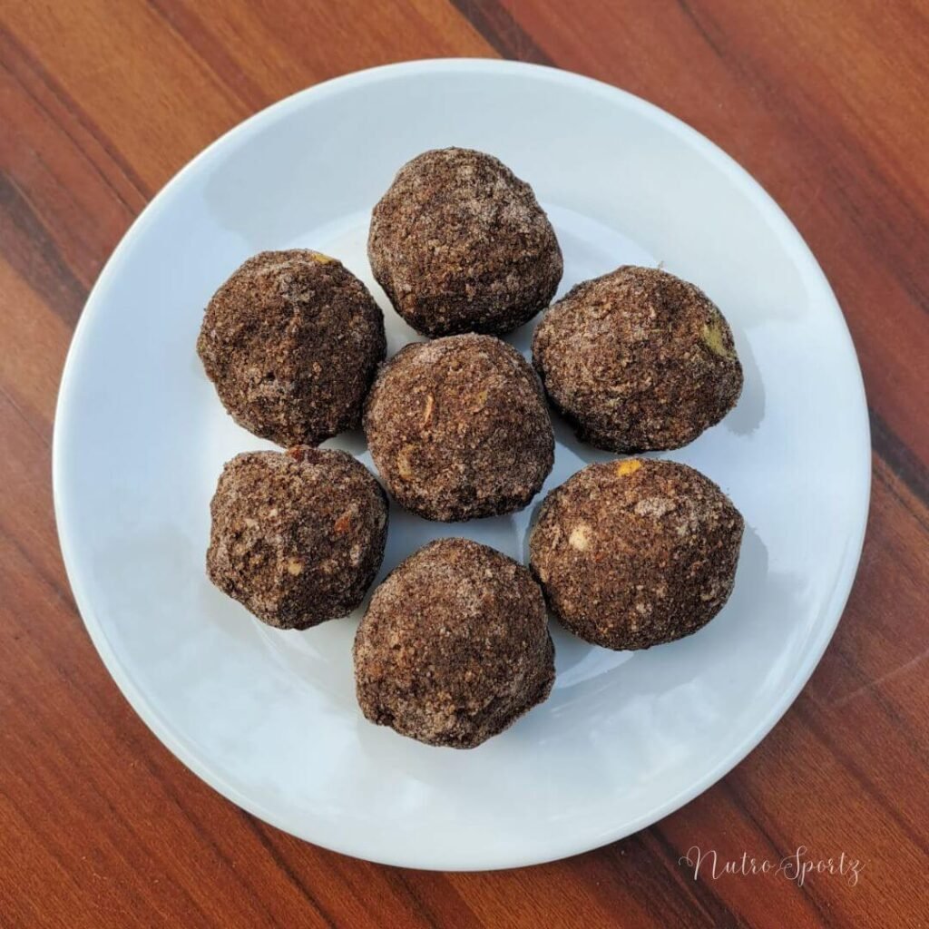 An image of ragi ladoo on a plate.
